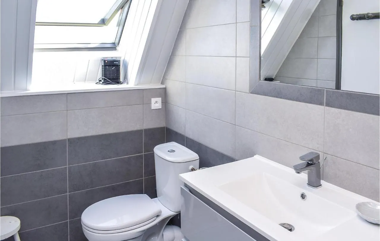 Awesome Home In Vergoncey With Kitchen La Croix-Avranchin 0*,  Frankrike